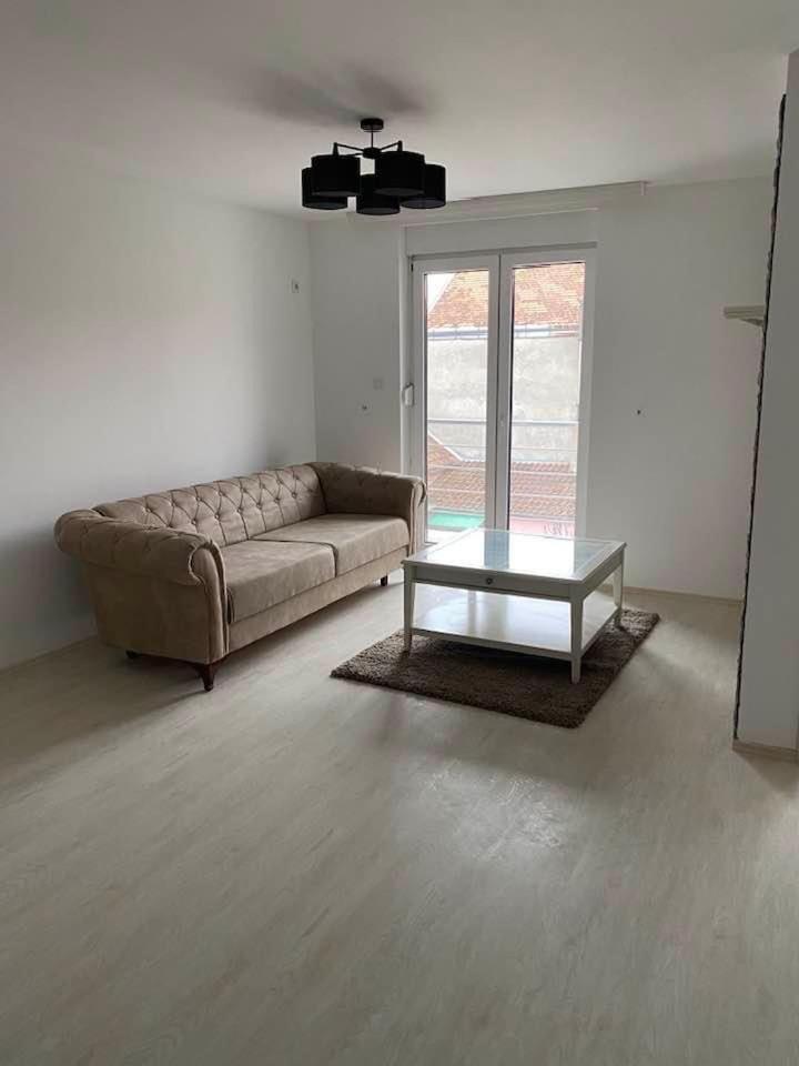 Sandra Apartmani Vrsac Exterior photo